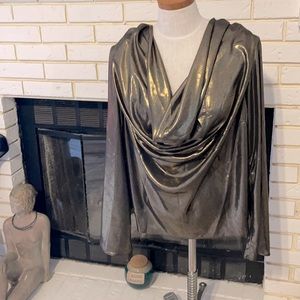 👩🏻‍🦳NWOT metallic blouse🧑🏽‍🦳